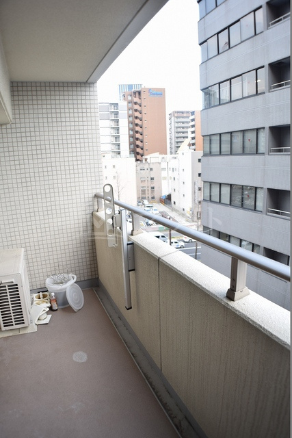 大阪市西区西本町２丁目の賃貸マンションのバルコニー