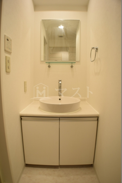 大阪市西区西本町２丁目の賃貸マンションの洗面所