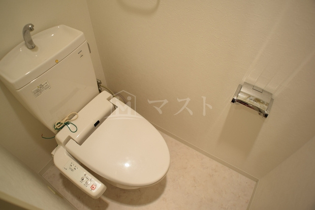 大阪市西区西本町２丁目の賃貸マンションのトイレ