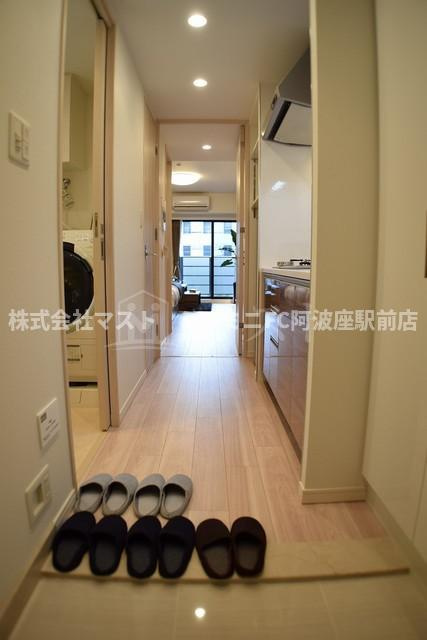 大阪市西区西本町２丁目の賃貸マンションの玄関