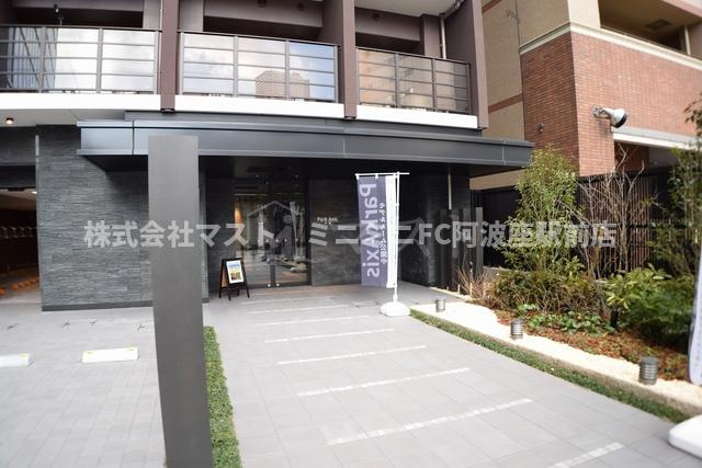 大阪市西区西本町２丁目の賃貸マンションのエントランス