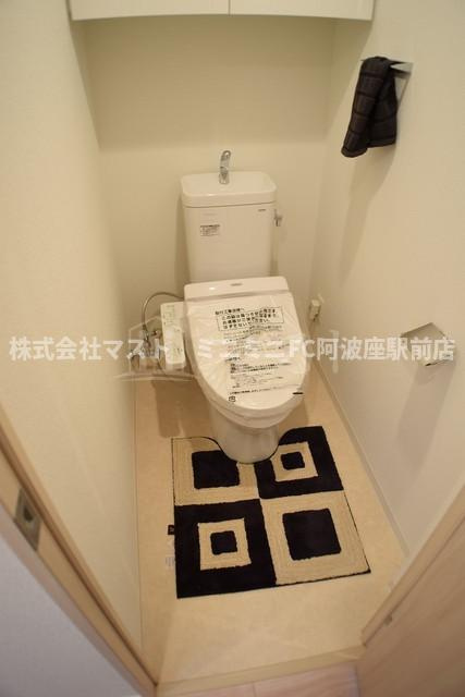 大阪市西区西本町２丁目の賃貸マンションのトイレ