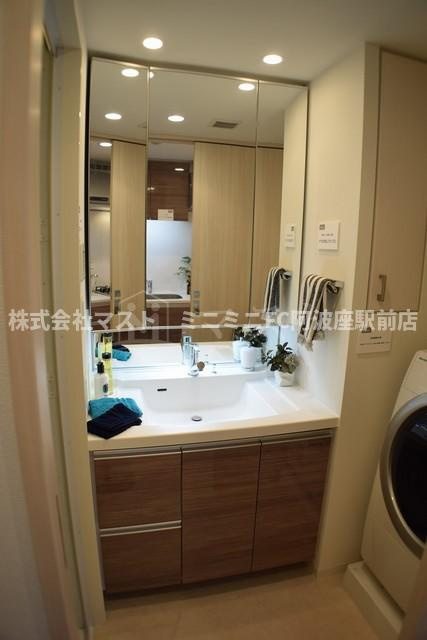 大阪市西区西本町２丁目の賃貸マンションの洗面所