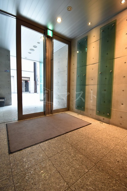 大阪市西区靱本町２丁目の賃貸マンションのロビー