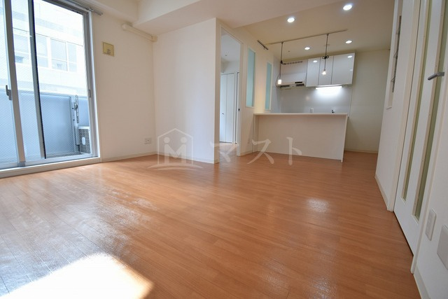 大阪市西区靱本町２丁目の賃貸マンションの居間・リビング|※同物件別号室参考写真