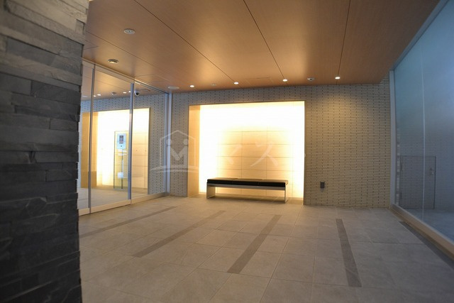 大阪市西区靱本町２丁目の賃貸マンションのロビー