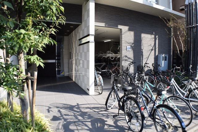 大阪市西区新町４丁目の賃貸マンションのエントランス