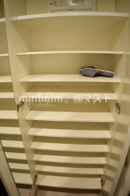 大阪市西区京町堀２丁目の賃貸マンションの収納