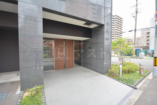 大阪市西区新町４丁目の賃貸マンションのエントランス