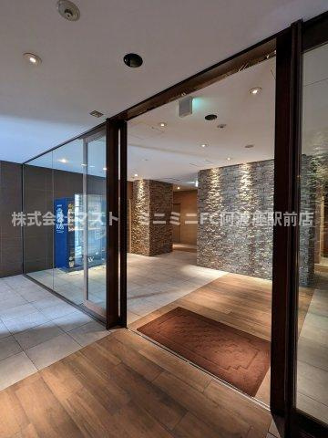 大阪市西区土佐堀３丁目の賃貸マンションのエントランス
