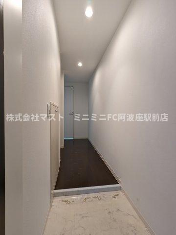 大阪市西区土佐堀３丁目の賃貸マンションの玄関