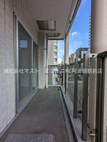 大阪市西区土佐堀３丁目の賃貸マンションのバルコニー