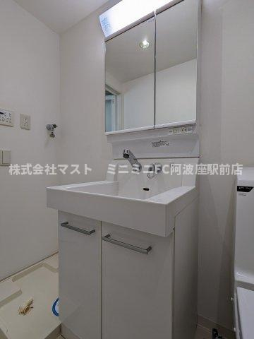 大阪市西区土佐堀３丁目の賃貸マンションの洗面所