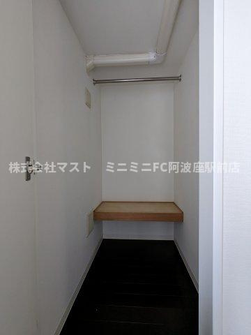 大阪市西区土佐堀３丁目の賃貸マンションの収納