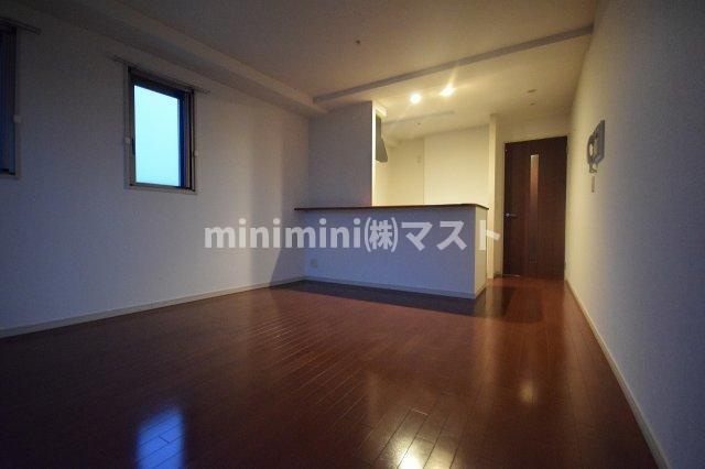 大阪市西区靱本町１丁目の賃貸マンションの居間・リビング