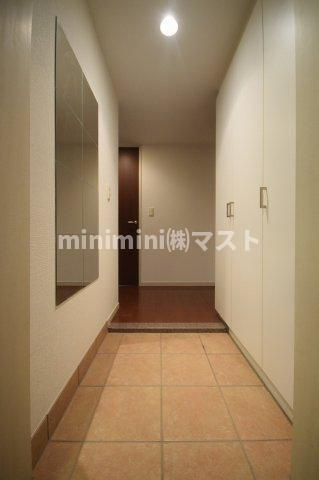 大阪市西区靱本町１丁目の賃貸マンションの玄関