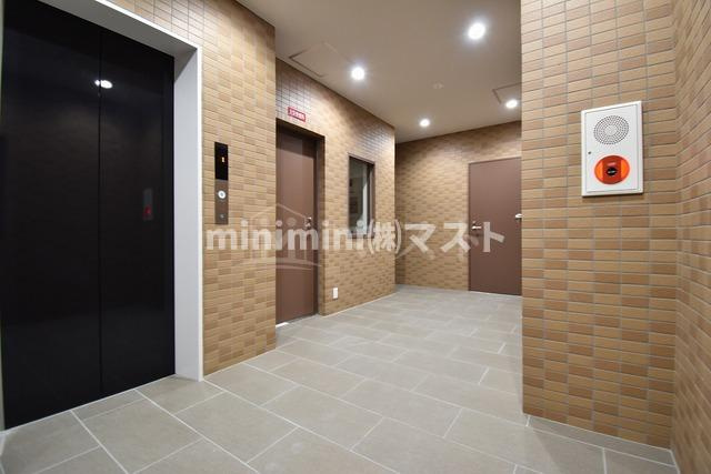 大阪市西区本田２丁目の賃貸マンションのエントランス
