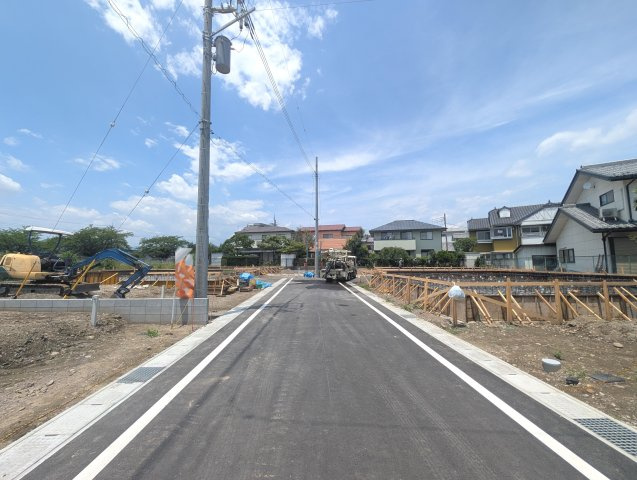 【前面道路含む現地写真】 | クレイドルガーデン前橋市北代田町第10-2期ー⑤ | （建築中現地）