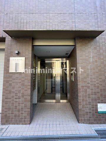 大阪市西区靱本町３丁目の賃貸マンションのエントランス