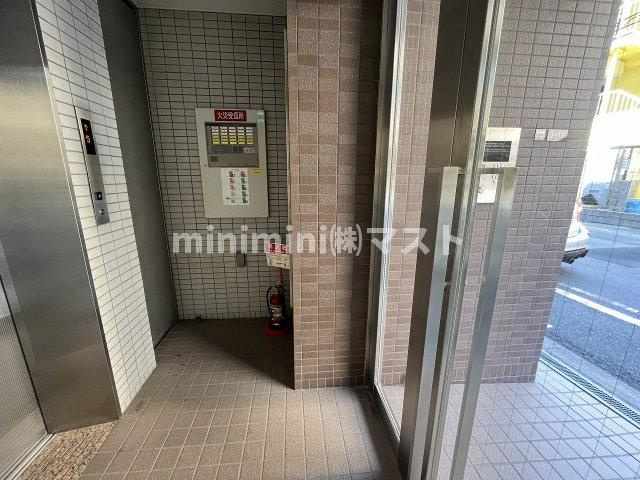 大阪市西区靱本町３丁目の賃貸マンションのロビー