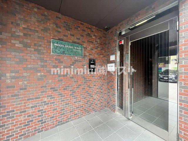 大阪市西区九条南１丁目の賃貸マンションのエントランス