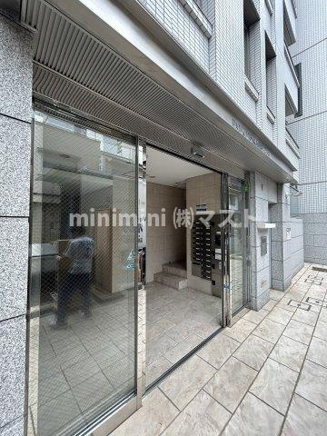 大阪市西区新町２丁目の賃貸マンションのエントランス