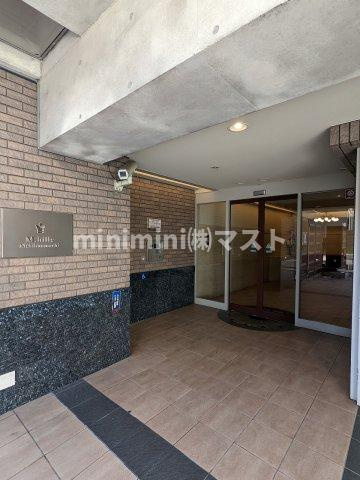 大阪市西区西本町２丁目の賃貸マンションのエントランス