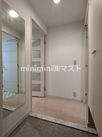 大阪市西区西本町２丁目の賃貸マンションの玄関