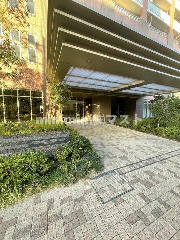 大阪市西区江之子島２丁目の賃貸マンションのエントランス