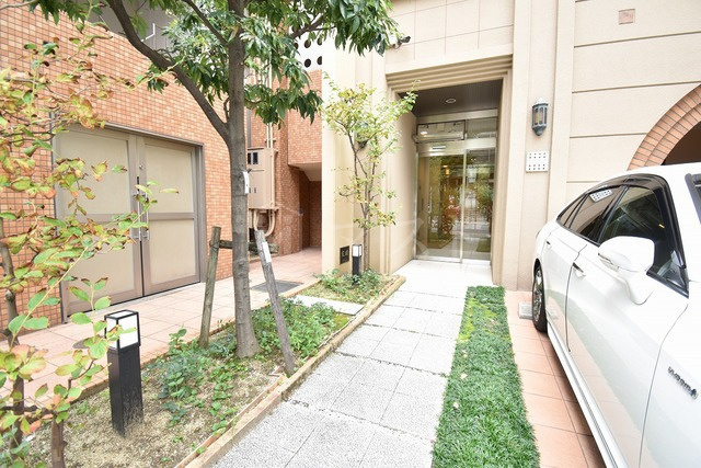 大阪市西区京町堀１丁目の賃貸マンションのエントランス