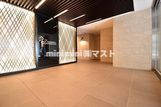 大阪市西区九条２丁目の賃貸マンションのエントランス