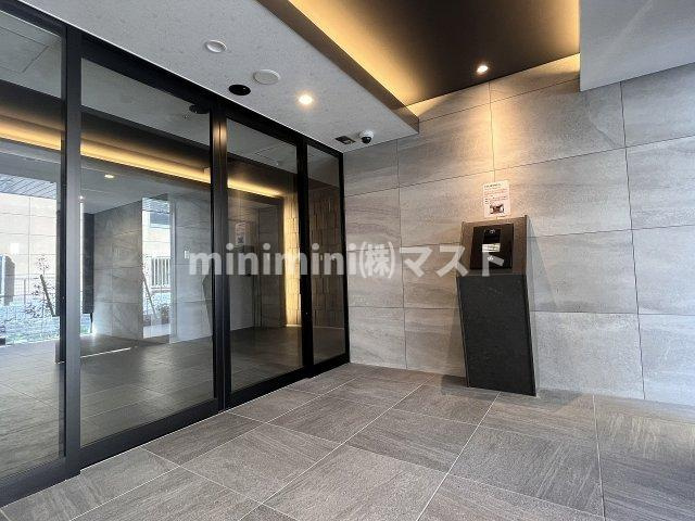 大阪市西区境川２丁目の賃貸マンションのエントランス