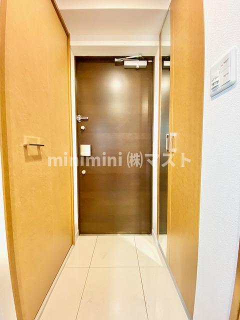 大阪市西区京町堀２丁目の賃貸マンションの玄関