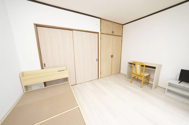 AP313 ハイツみかわや 303の洋室|



