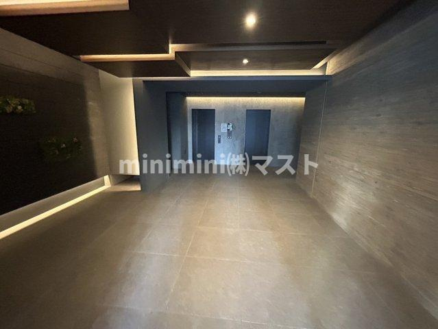 大阪市西区本田２丁目の賃貸マンションのエントランス