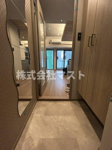 大阪市西区立売堀４丁目の賃貸マンションの玄関