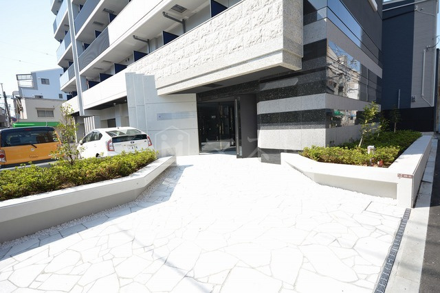 大阪市西区九条２丁目の賃貸マンションのエントランス