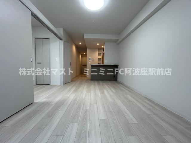 大阪市西区九条１丁目の賃貸マンションの居間・リビング
