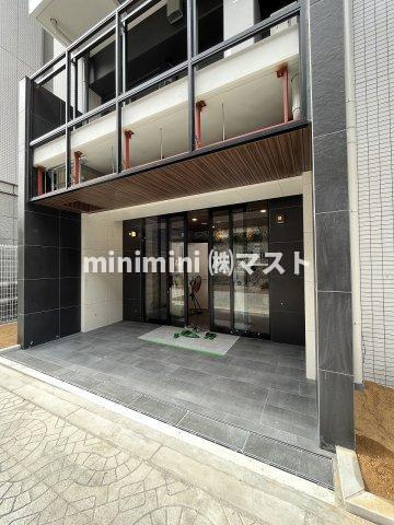 大阪市西区西本町２丁目の賃貸マンションのエントランス