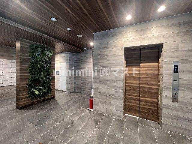 大阪市西区西本町２丁目の賃貸マンションのロビー