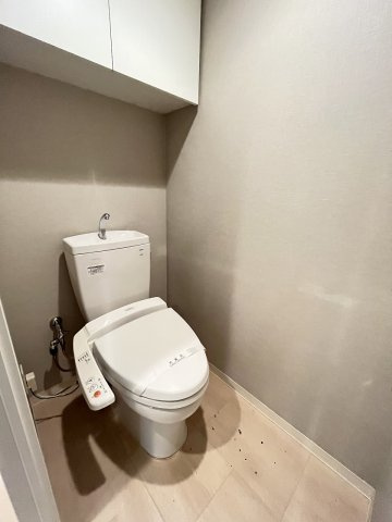 大阪市西区靱本町３丁目の賃貸マンションのトイレ