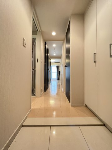 大阪市西区靱本町３丁目の賃貸マンションの玄関