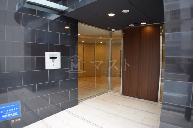 大阪市西区立売堀５丁目の賃貸マンションのエントランス