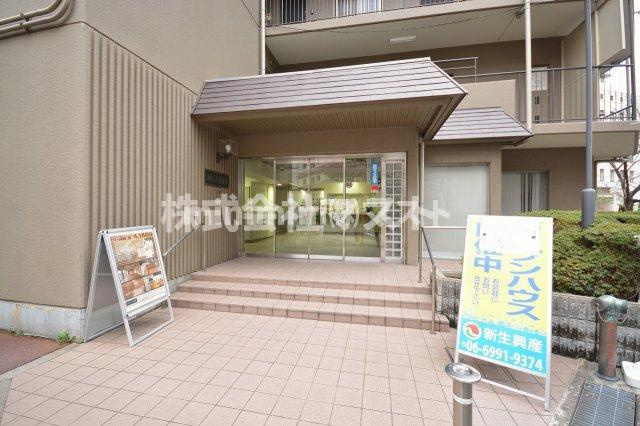 大阪市西区江之子島１丁目の賃貸マンションのエントランス