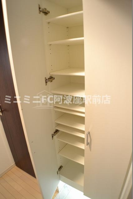 大阪市西区江戸堀２丁目の賃貸マンションの収納