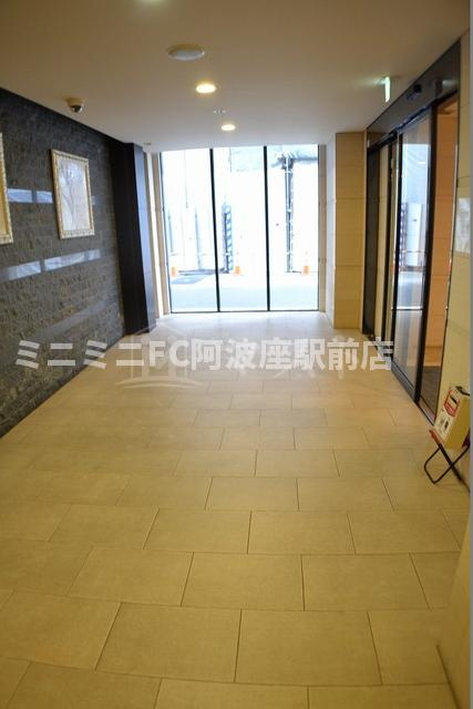 大阪市西区江戸堀２丁目の賃貸マンションのロビー