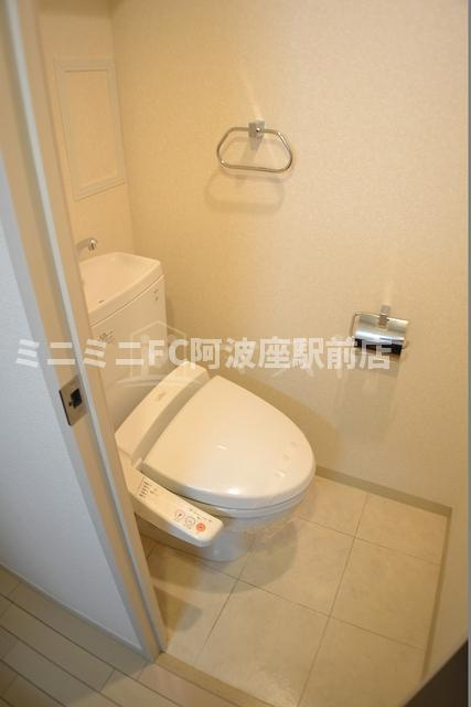 大阪市西区江戸堀２丁目の賃貸マンションのトイレ
