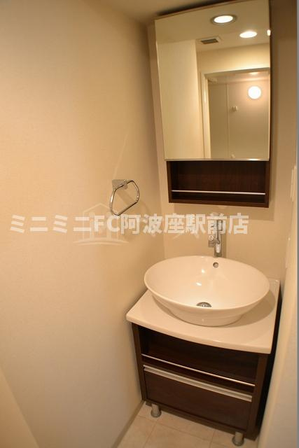 大阪市西区江戸堀２丁目の賃貸マンションの洗面所