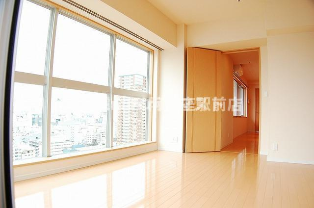 大阪市西区新町１丁目の賃貸マンションの居間・リビング