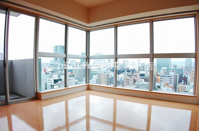 大阪市西区新町１丁目の賃貸マンションの居間・リビング